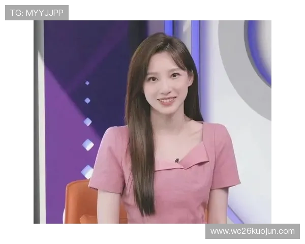 世界杯期间美女主持的穿搭风格分析，时尚与专业兼备的完美演绎